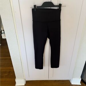 Lululemon Athletica Cropped Black Leggings. Size 4.